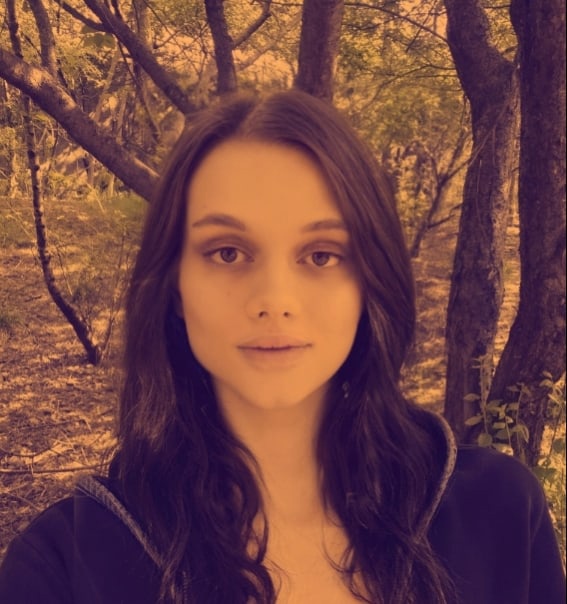567x604