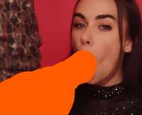 586x473