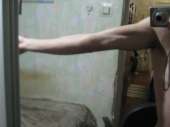 925