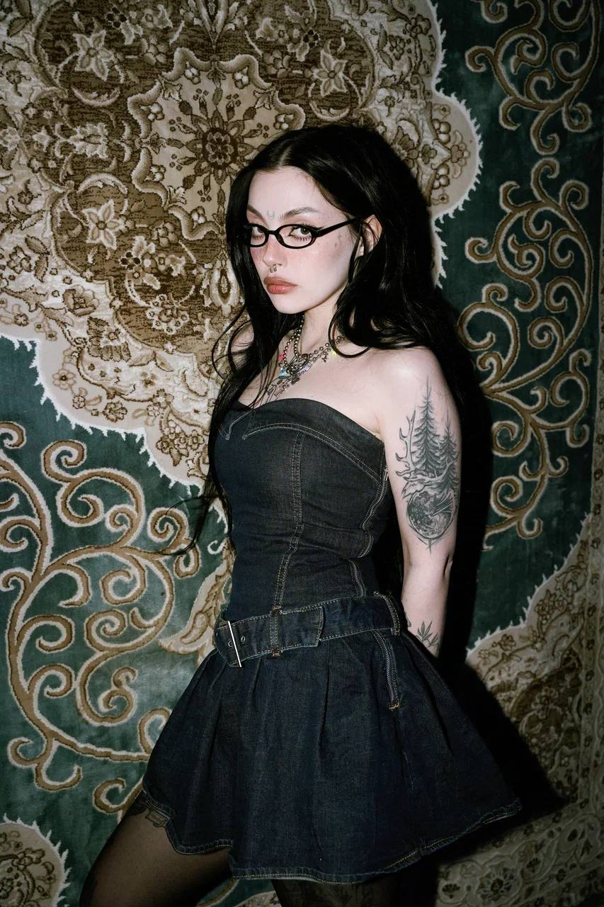 853x1280