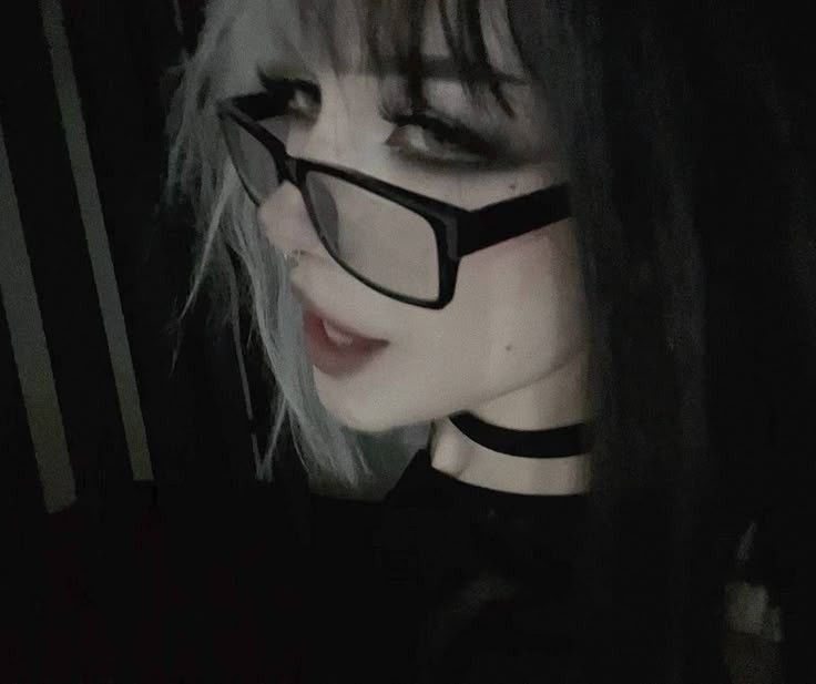 736x617