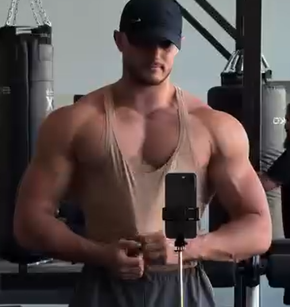 597x632