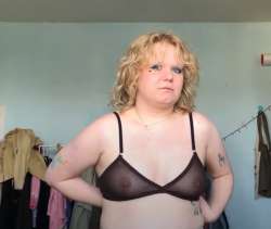 563x476