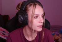 731x494