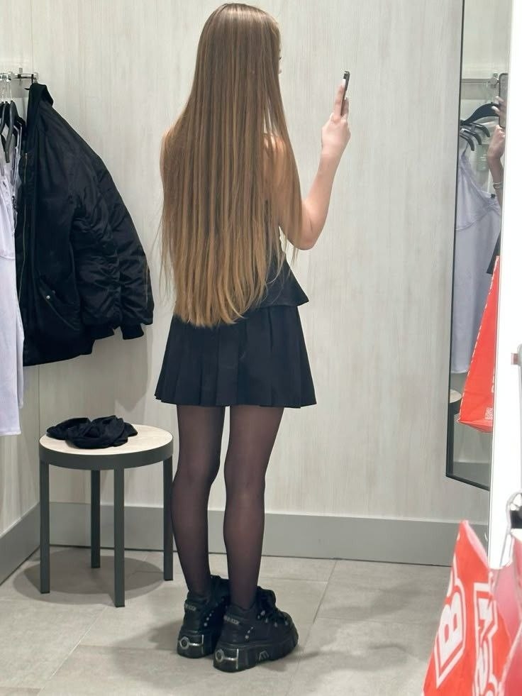 736x981