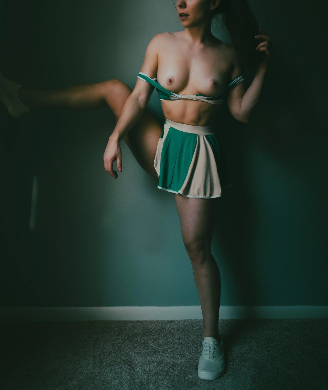 1077x1280