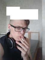 584x778