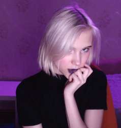 669x700