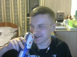 571x429