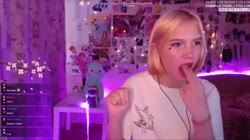 852x478