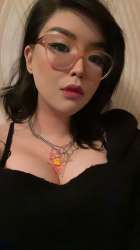 607x1080