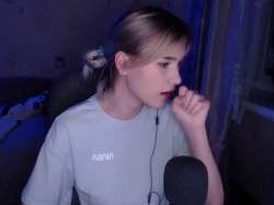 611x459