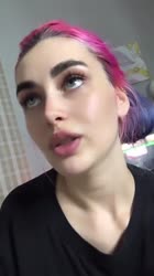 558x992