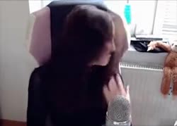 306x220