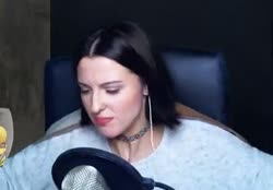390x272