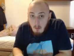 637x478