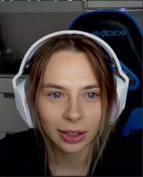 582x717
