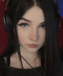 899x1080