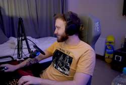 692x469