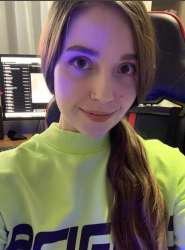 587x792