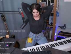 916x689