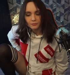 672x717