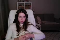 528x358