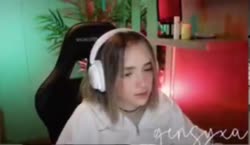 992x576