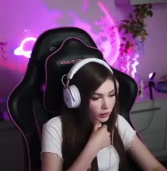 318x324