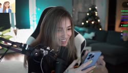 832x476
