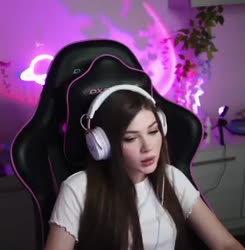 318x324