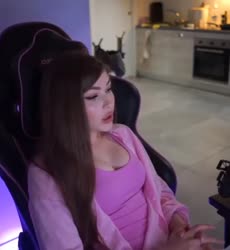 528x572