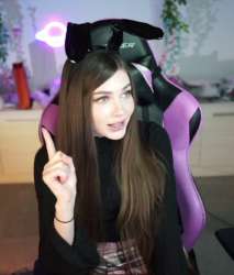 923x1080