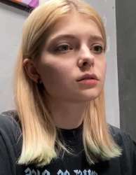 422x543