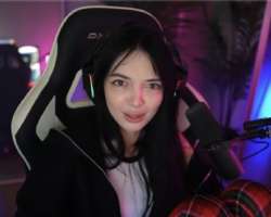 596x478