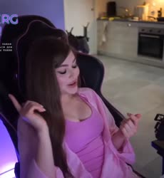 528x572
