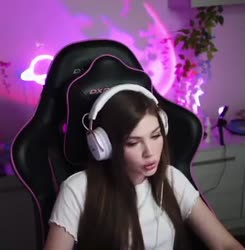 318x324