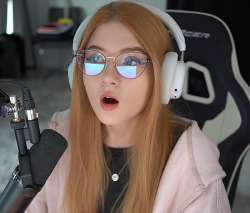 901x771
