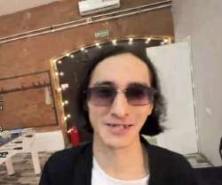 567x476