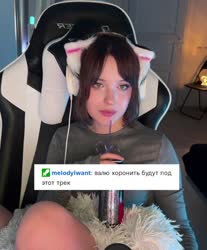 897x1080