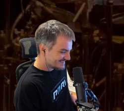 637x572