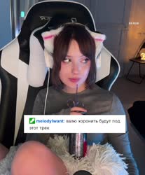 897x1080