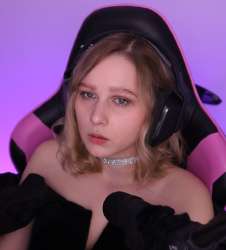651x718