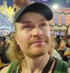 365x385