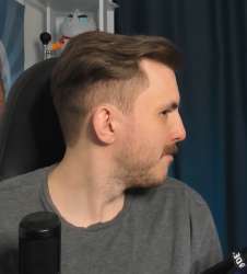 697x768