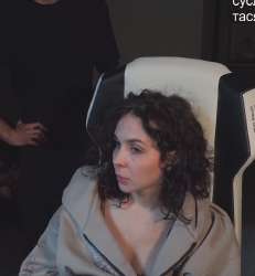 672x725