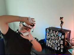 560x421