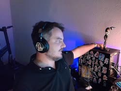 570x430