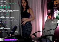 812x584