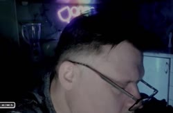 608x398